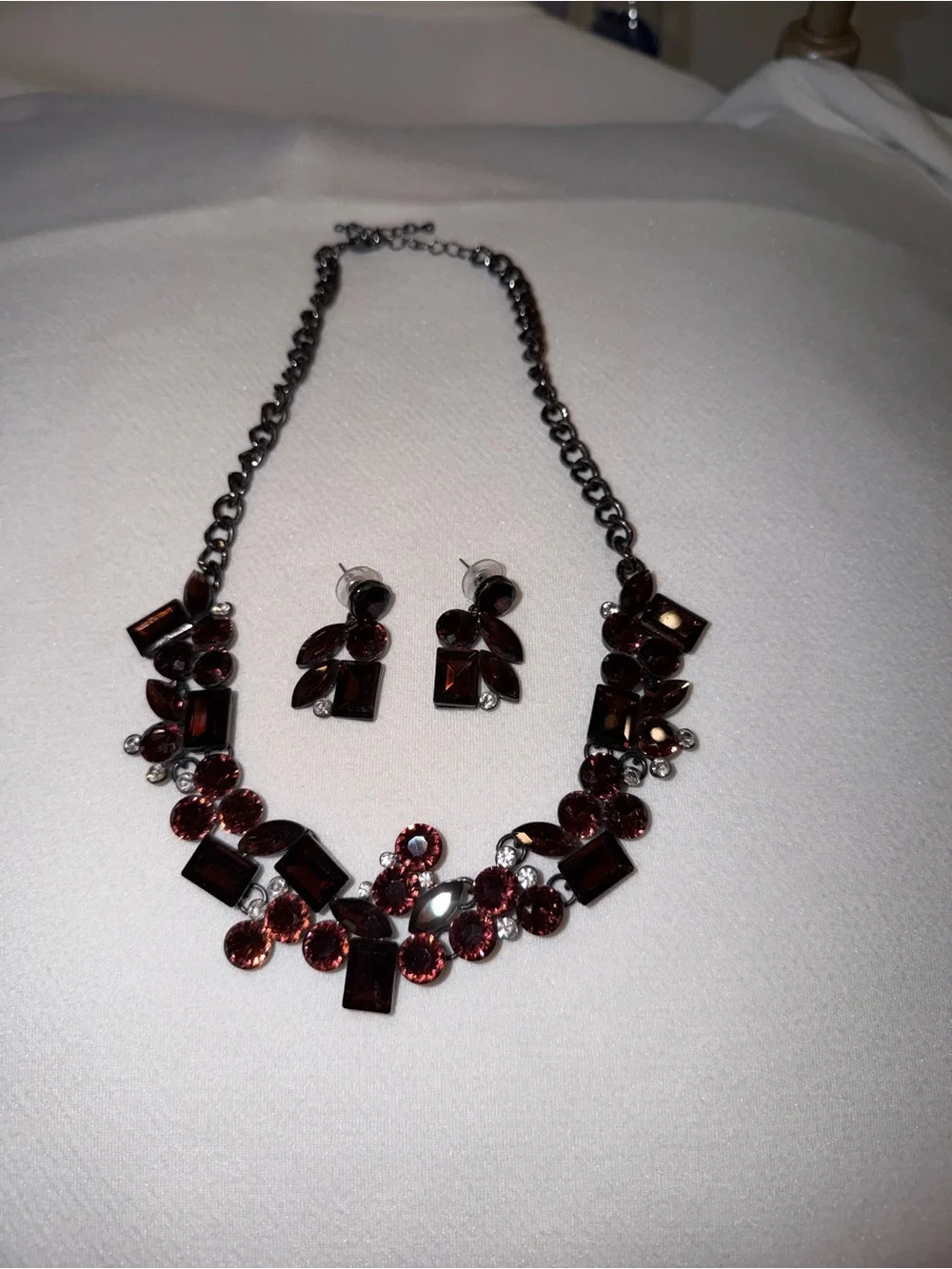 Park Lane Garnet Crystal Bib Necklace AND earrings set w/ Clear Accents - RARE - Picture 3 of 3